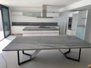 Mesa fabricada en acero